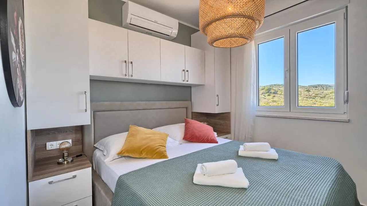 Zsuzsa'S Place - Peaceful Sea View Flat Slatine 0*,  Croatia